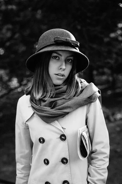 Çekici Genç Kadın 