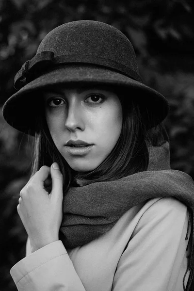 Çekici Genç Kadın 