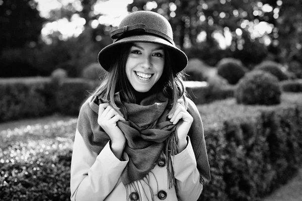 woman in old fashioned hat