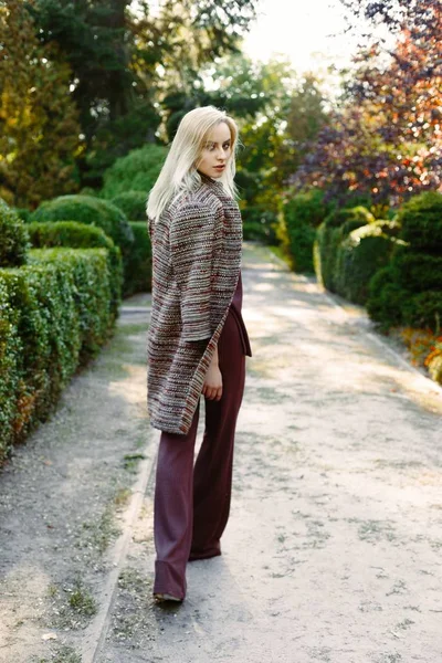 muhteşem bir genç kadın