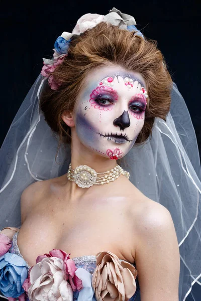 Mulher com rosto colorido — Fotografia de Stock