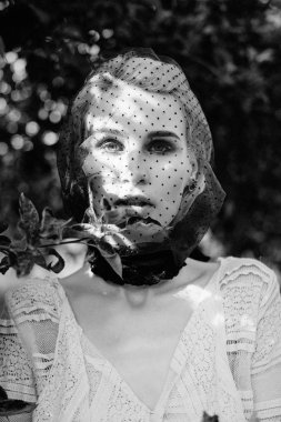 güzel genç kadın peçe