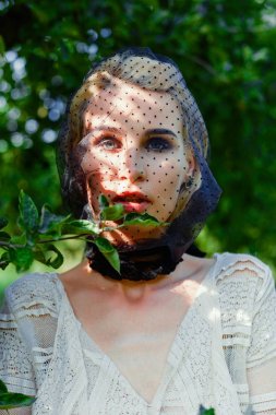 güzel genç kadın peçe