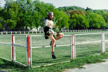 kadın holding grup kır çiçekleri