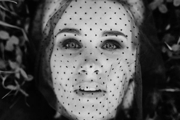 güzel genç kadın peçe