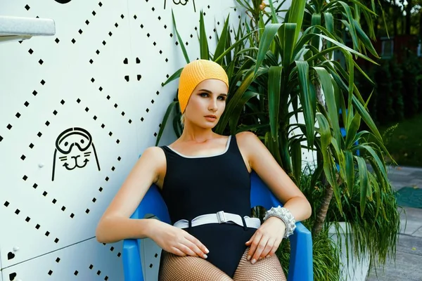 여자 수영복 포즈에 — 스톡 사진