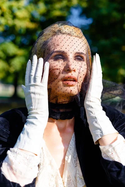 güzel genç kadın peçe