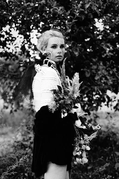 kadın holding grup kır çiçekleri