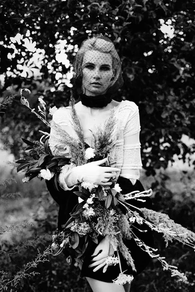 kadın holding grup kır çiçekleri