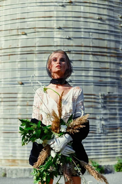 kadın holding grup kır çiçekleri