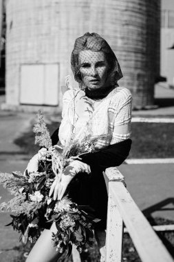 kadın holding grup kır çiçekleri