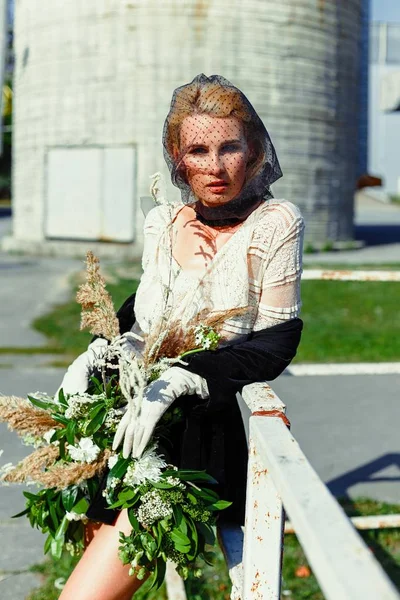 kadın holding grup kır çiçekleri