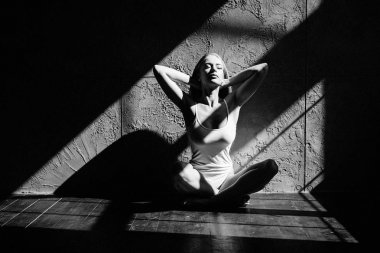 baştan çıkarıcı genç kadın