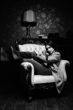 kadın holding eski silah