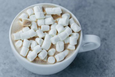 Kakao marshmallows içkiyle