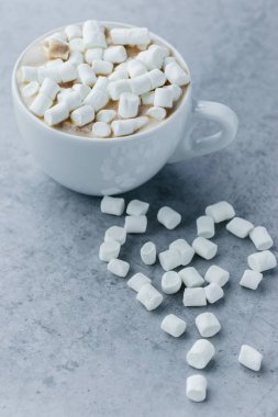 Kakao marshmallows içkiyle