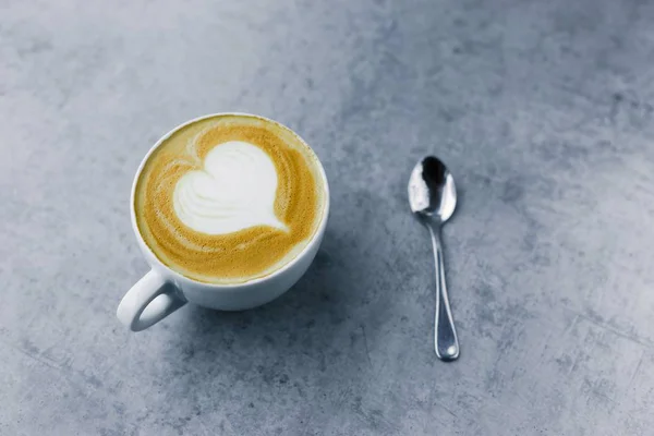 Coupe de cappuccino chaud — Photo