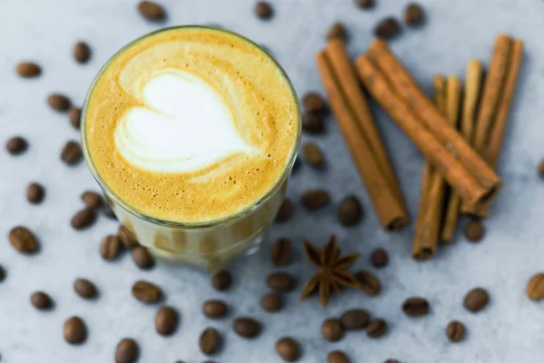 Bicchiere di caffè cappuccino — Foto Stock