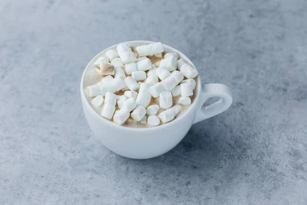 Bebida de cacau com marshmallows — Fotografia de Stock