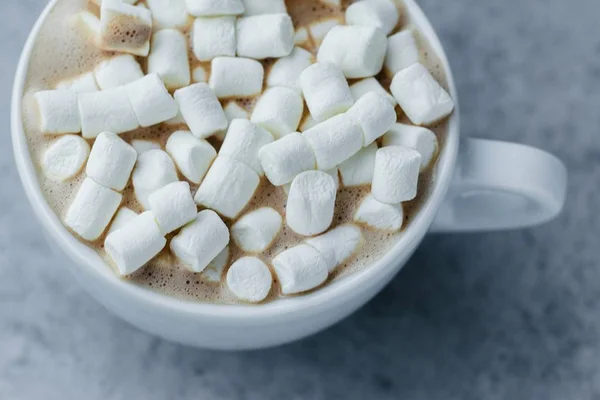 Bebida de cacau com marshmallows — Fotografia de Stock
