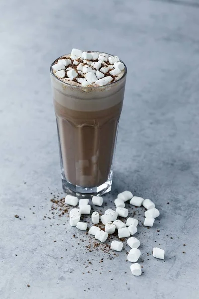 Bebida de cacau com marshmallows — Fotografia de Stock