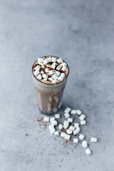 Bebida de cacau com marshmallows — Fotografia de Stock