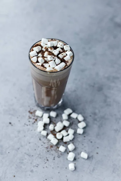 Bebida de cacau com marshmallows — Fotografia de Stock