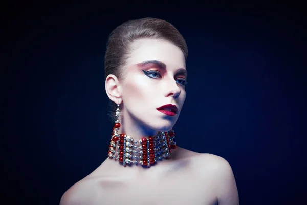 Mujer en accesorios de lujo — Foto de Stock