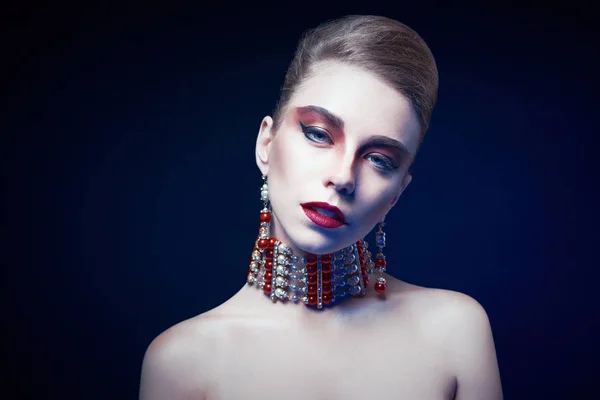 Mujer en accesorios de lujo — Foto de Stock