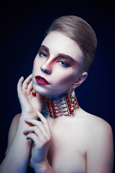 Mujer en accesorios de lujo — Foto de Stock