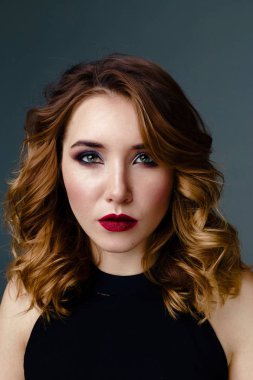 muhteşem bir genç kadın 