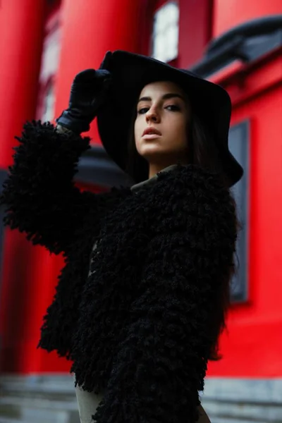 Magnifique Jeune Femme Brune Chapeau Mode Posant — Photo