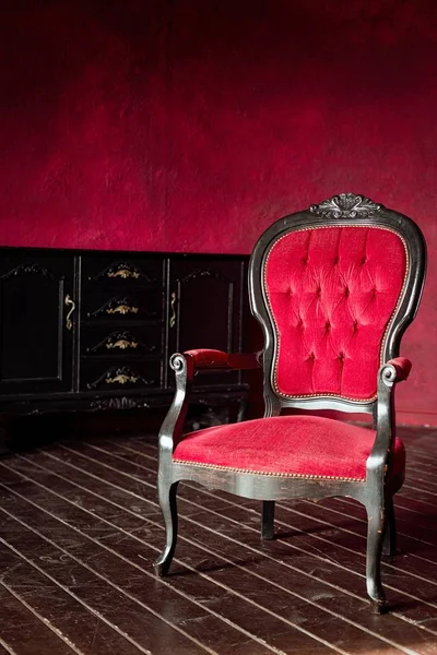 Kursi Berlengan Vintage Merah Interior Mewah — Stok Foto