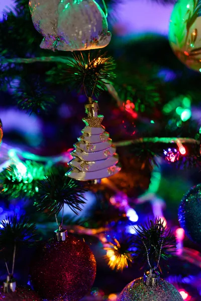 Vista Close Decorações Árvore Natal Noite — Fotografia de Stock