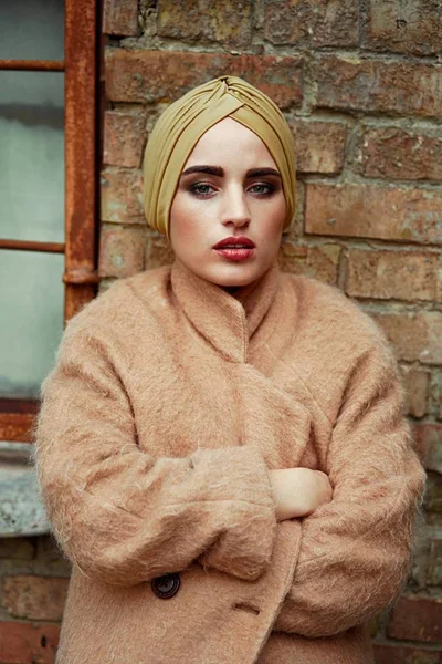 Portrait Magnifique Jeune Femme Coiffure Élégante — Photo