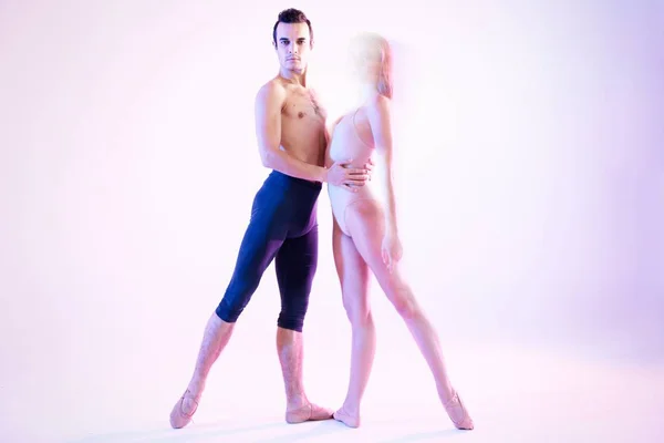 艺术表演中的芭蕾舞演员 — 图库照片