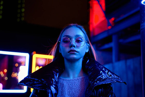 fashion portrait of gorgeous young woman in fashionable eyeglasses  