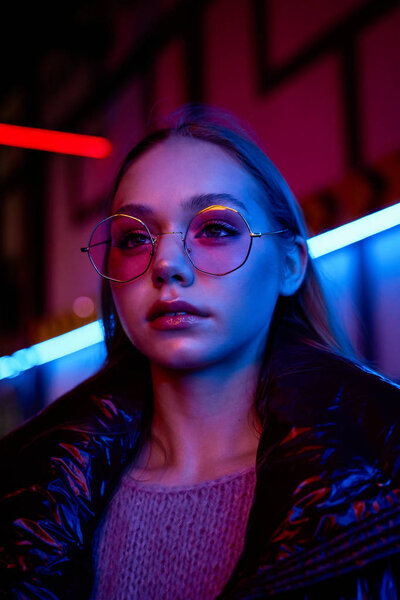 fashion portrait of gorgeous young woman in fashionable eyeglasses  