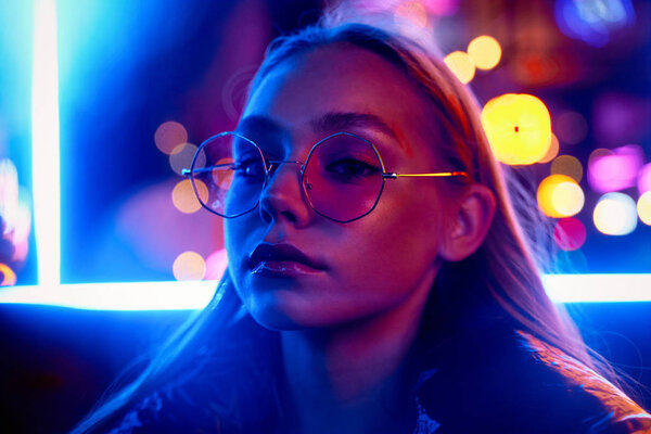 fashion portrait of gorgeous young woman in fashionable eyeglasses  