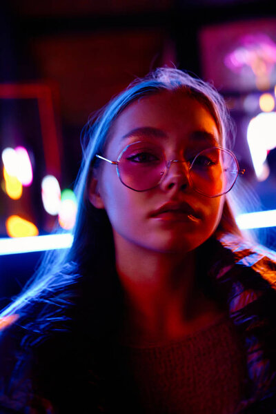 fashion portrait of gorgeous young woman in fashionable eyeglasses  