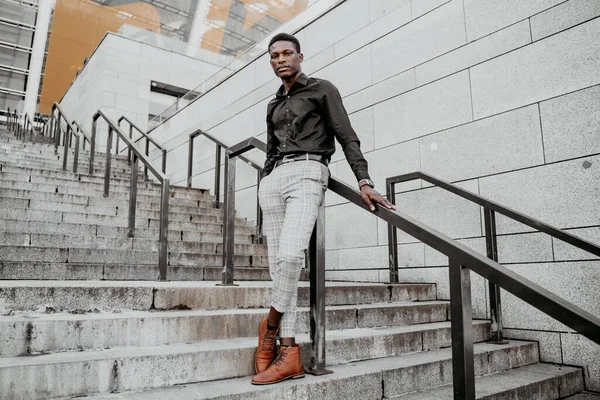 Mladý Pohledný Africký Americký Muž — Stock fotografie