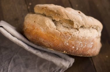 Ev geleneksel ekmek yaptı