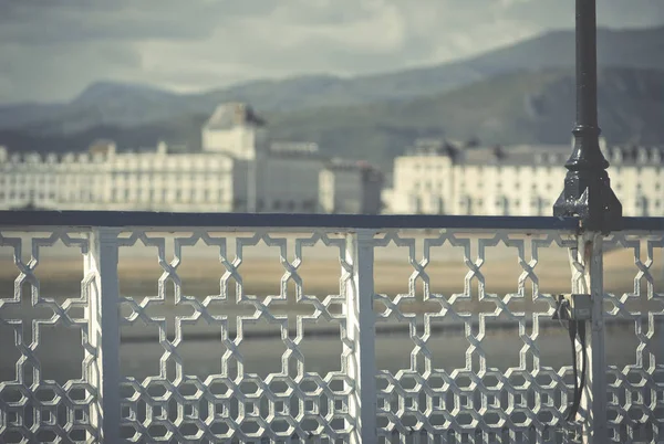 Vista de Llandudno Pier para Cidade na costa do Norte do País de Gales entre Bangor e Colwyn Bay — Fotografia de Stock