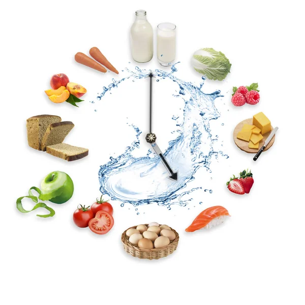 Beyaz arka plan üzerinde izole sağlıklı meyve düzenlenen saat. Yemek saati meyve ile. Sağlıklı gıda kavramı.