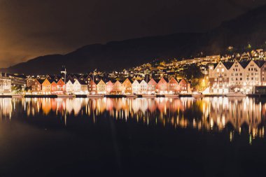 Buldings gece görünümü 