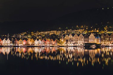 Buldings gece görünümü 