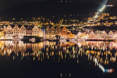 Buldings gece görünümü 