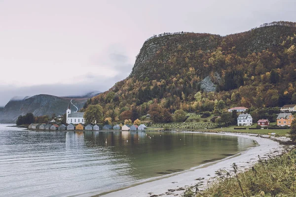 Hus och växter över kullar — Stockfoto