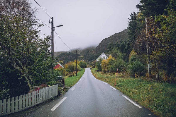 緑の山の谷 — ストック写真