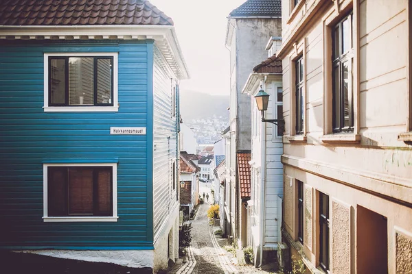 Maisons debout dans une rangée — Photo